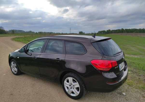 Opel Astra cena 19000 przebieg: 254600, rok produkcji 2011 z Poręba małe 497